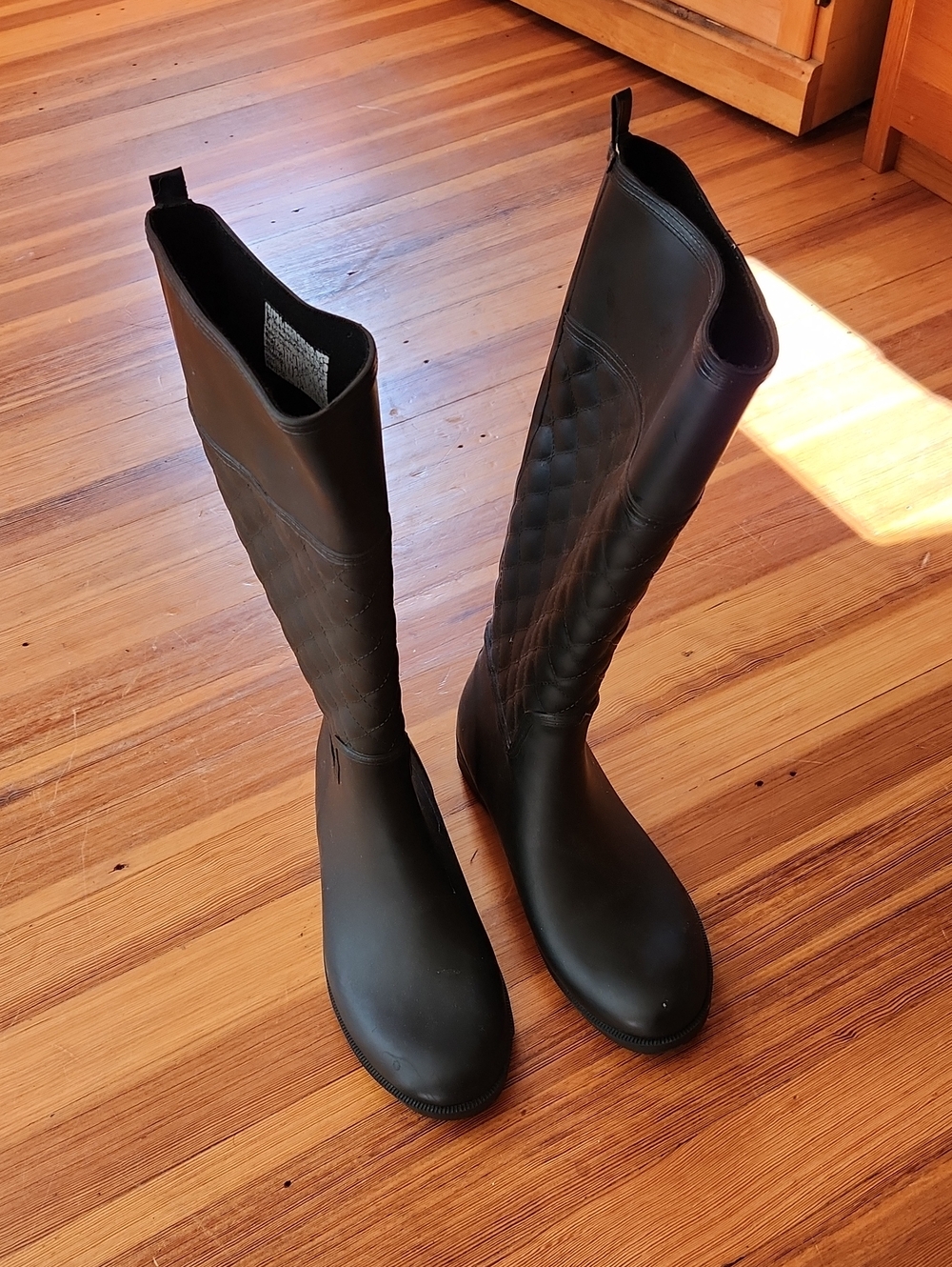 Tall Diamond Pattern Rubber Rain Boots
